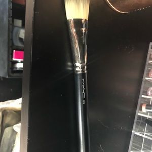 Foundation brush